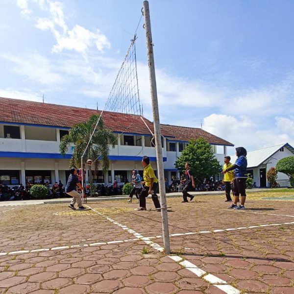 Lomba Voly Guru
